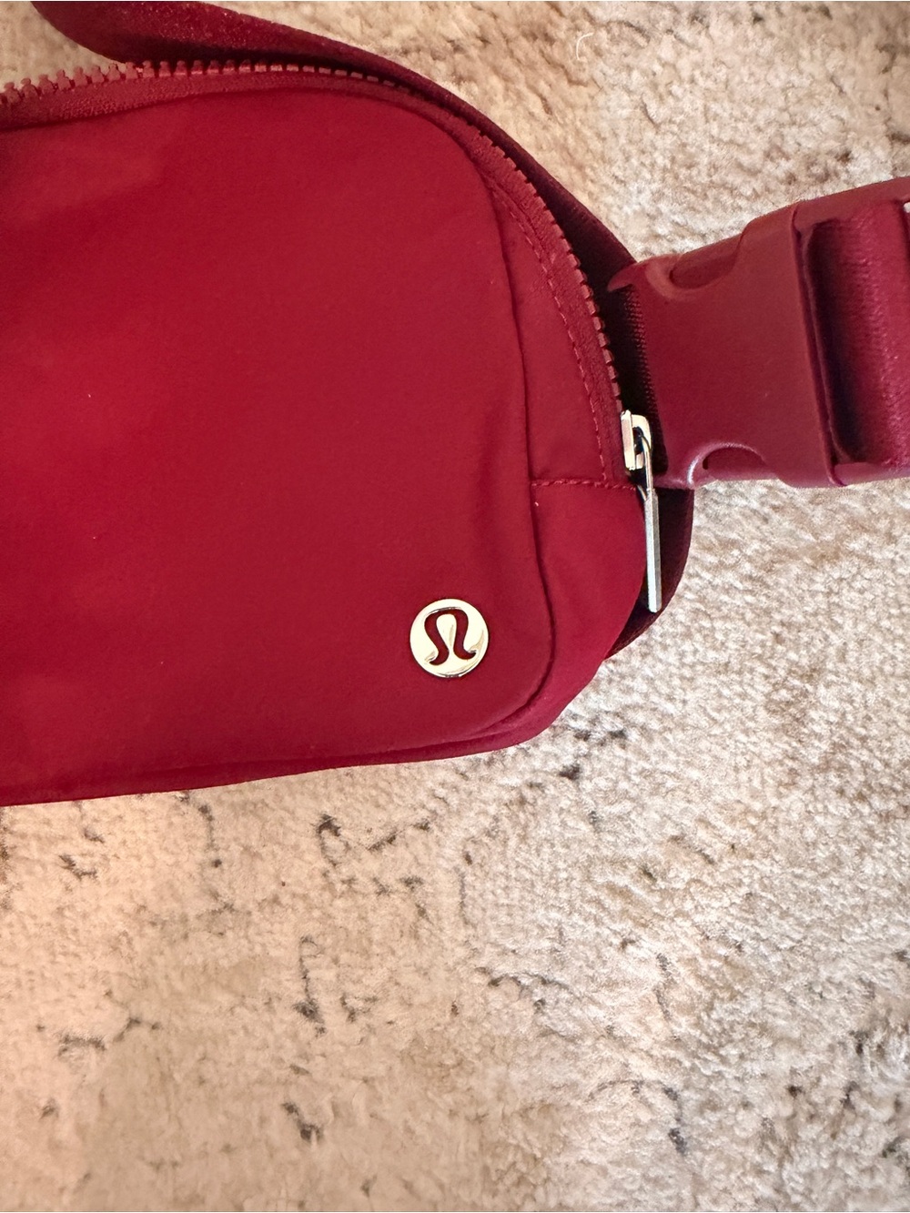 Lululemon Everywhere Belt Bag Large 2L Burgundy Wine - Picture 2 of 5